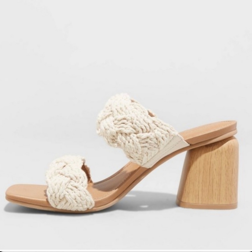 New Universal Thread Boho Macamre Block Heel Sandal